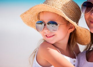 Occhiali da sole: è cosa da bambini