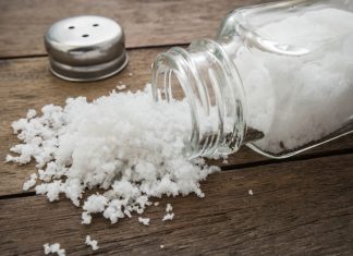 Sette semplici trucchi per ridurre il sale (e non il sapore)