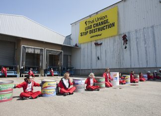Greenpeace a Mareblu: basta con la pesca distruttiva!