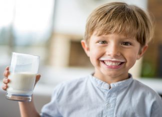 Latte, in Francia da gennaio 2017 sì all’origine in etichetta
