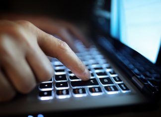 Come far dimenticare a Google le proprie ricerche (e le pubblicità a tema)