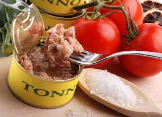 Tonno, fino a 36 volte più inquinato in alcuni mari. Ecco come evitarlo al supermercato