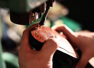 La nostra Albania: “Ecco come si lavora nelle fabbriche di scarpe in Italia”