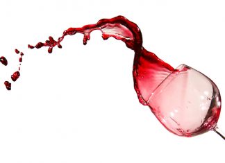 Vino, in cantina e sul web è il prodotto più contraffatto