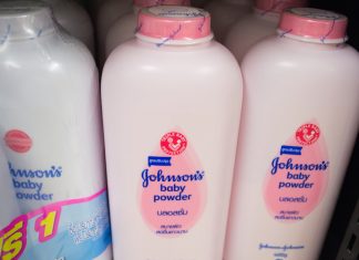 Johnson condannata a risarcimento di 4,7 miliardi per talco cancerogeno
