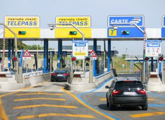 Autostrade, Assoutenti denuncia: “Aspi non sta rimborsando i pedaggi” AUTOSTRADE PEDAGGI