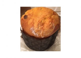 “Acido e ammuffito”, il panettone col pacco da Eataly