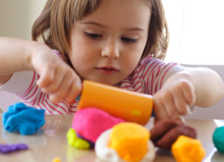 Pasta da modellare per bambini: un mix di sostanze sospette