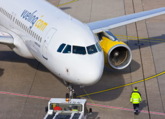 Vueling, passeggeri bloccati una notte in aeroporto senza assistenza