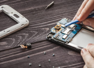In Francia un’etichetta racconta la riparabilità di un elettrodomestico o di uno smartphone SMARTPHONE RIPARABILITA'