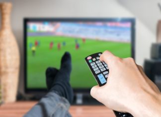 Dazn, Tim, Sky e l’accordo in arrivo. Tutte le opzioni per vedere il calcio in tv calcio TELEVISORE