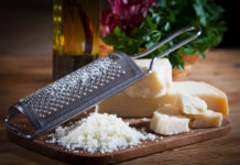 Parmesan grattugiato al 100% (con un po’ di legno)? Negli Usa (e non solo) si può
