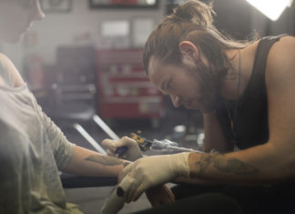 Lo studio: i tatuaggi ostacolano la sudorazione della pelle