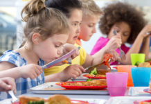 Mensa, Tar di Bolzano: “Il menu vegan non è un diritto”. Ma la legge lo prevede