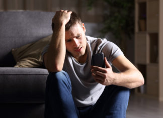 Tim: da oggi aumento di 2 euro al mese su vecchie tariffe poste mobile