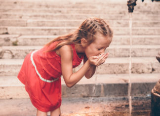 Otto bicchieri al giorno… Sapete quanta acqua vi serve davvero? ACQUA
