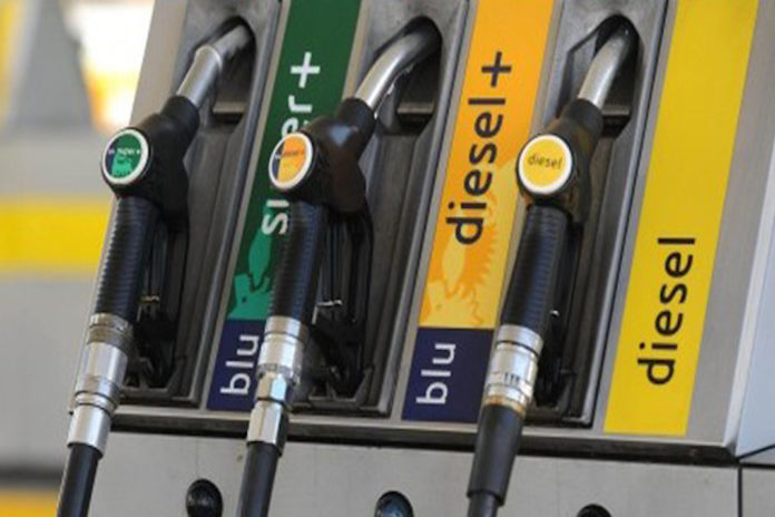 1490677_diesel_pompa_di_benzina.jpg.pagespeed.ce_.d4r9esMjug-696x464 PREZZO DELLA BENZINA DIESEL SOIA BIODIESEL