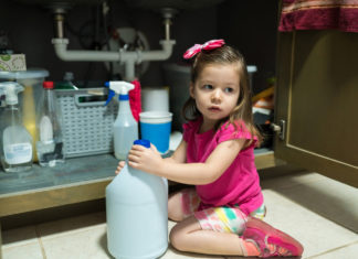 Disinfettanti fai-da-te: boom di intossicazioni, più colpiti i bambini