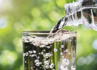 Acqua minerale: il sodio, la “plin plin” e altri miti da sfatare acqua