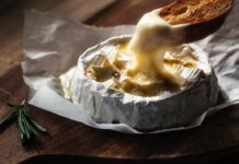 Francia, l’Autorità alimentare: “Niente formaggi a latte crudo per i bimbi”