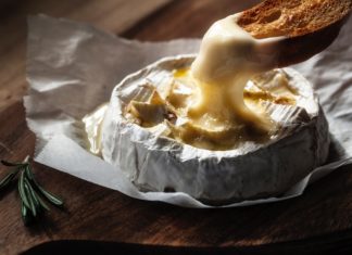 Francia, l’Autorità alimentare: “Niente formaggi a latte crudo per i bimbi”