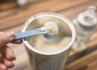 Gli industriali al Salvagente: “Sul latte artificiale le mamme devono essere tranquille” abbott