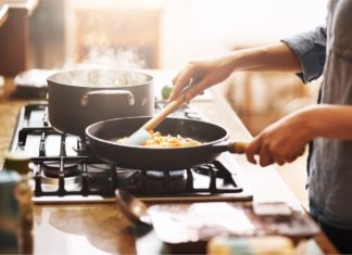 Salmonella, E.Coli, e altri. Come evitare le intossicazioni in cucina CUCINA