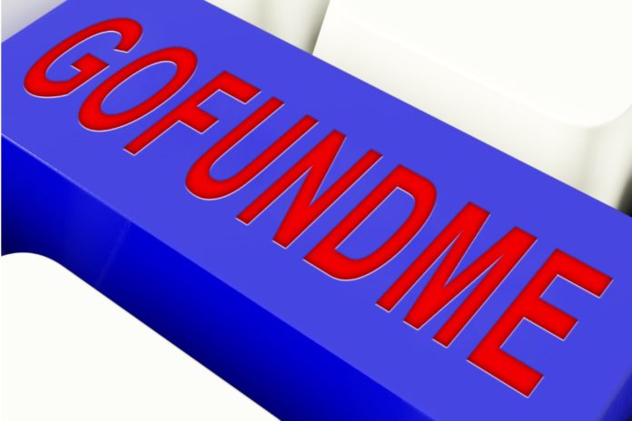 trump-gofundme-political-fund-for-us-mexico-wall-financing-3d-picture-id1093562652