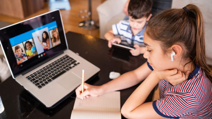 Teenage girl studying with video online lesson at home family in isolation Homeschooling and distance learning DIDATTICA A DISTANZA