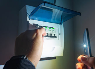 Interruzioni di energia e sbalzi di tensione: come farsi rimborsare