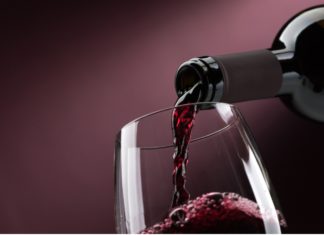 Vino, prorogate ancora le vecchie etichette e sugli ingredienti nessuna traduzione VINO