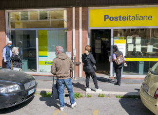 Ingiustificata l’operatività ridotta degli uffici postali, Federconsumatori “chiama” l’AgCom