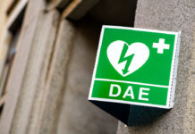 Defibrillatori obbligatori, cosa dice davvero la legge sul primo soccorso DEFIBRILLATORE