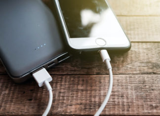 Caricabatterie unico, è scontro tra Apple e l’Ue CARICABATTERIE
