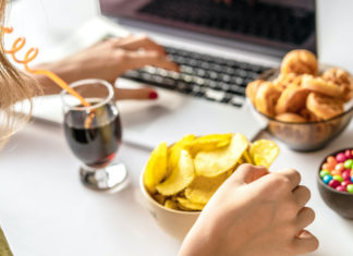 Alimenti ultra-processati (di nuovo) sotto accusa: aumentano il rischio di un secondo infarto ALIMENTI ULTRA PROCESSATI