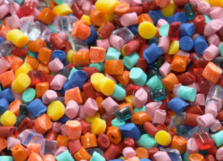 Lo studio: la plastica disperde nell’ambiente migliaia di additivi chimici pericolosi PLASTICA