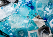 Plastica, inchiesta svela come il riciclo chimico sia la nuova strategia dell’industria petrolifera UV-328
