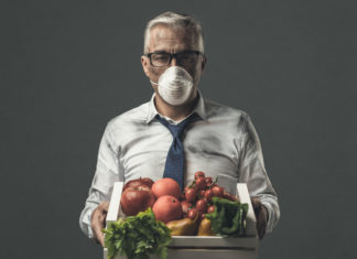 Il rapporto europeo: pesticidi in 4 alimenti su 10 PESTICIDI GLIFOSATO