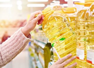Ucraina, scarseggia olio di girasole. Il ministero: “Si può sostituire in etichetta” UCRAINA OLIO GIRASOLE ETICHETTA