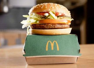 Il burger vegano di McDonald’s non decolla: rimandato il lancio globale burger vegano