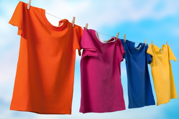 Wash clothes on a rope with clothespins TESSUTI CALDO