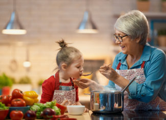 Gli esperti suggeriscono alcune regole per stare a tavola per bambini bambini cibo