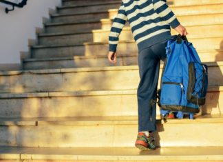 Rientro a scuola: consigli pratici per genitori e figli SCUOLA ZAINO PESARE