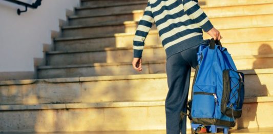 Guida allo zaino scolastico perfetto per elementari e medie SCUOLA ZAINO PESARE