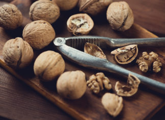 Noci, nocciole, mandorle… Cosa si nasconde sotto il guscio della frutta secca FRUTTA SECCA