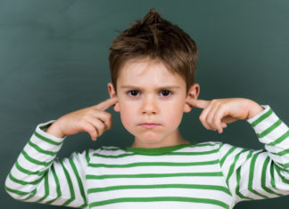 Come curare l’acufene, il fischio all’orecchio dei bambini ACUFENE