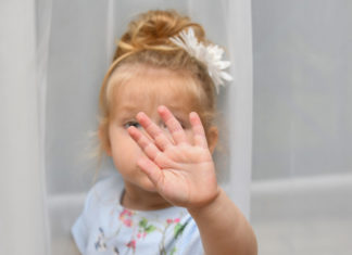 I rischi dello sharenting, la nostra mania di pubblicare le foto dei figli SHARENTING