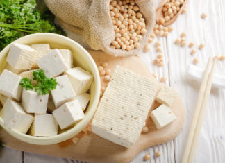 Tofu: le proprietà nutrizionali, i benefici e limitazioni nel consumo TOFU