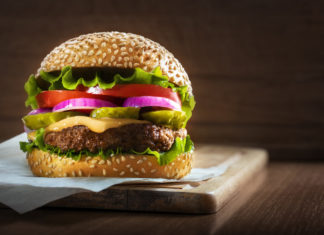“Confusing times”, Burger King promuove negli spot il panino vegano ma dimentica le salse BURGER KING
