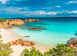 Mare e laghi puliti: le “cinque vele” Legambiente-Touring in Italia cinque vele